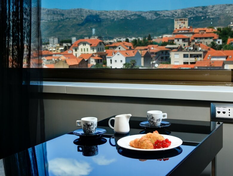 Hostal The View Luxury Rooms