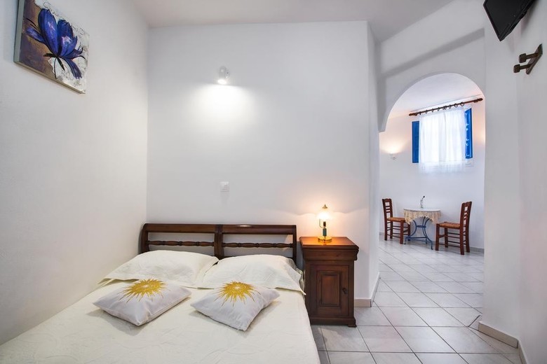 Georgis Apartments