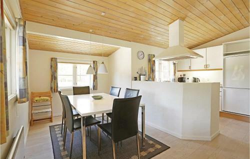 Three-bedroom Holiday Home With A Fireplace In Aakirkeby