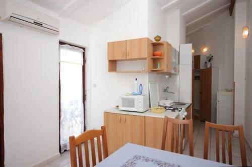 Apartments With A Parking Space Karigador (novigrad) - 2534
