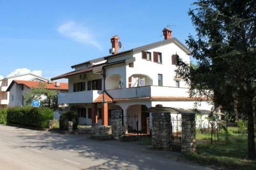 Apartments With A Parking Space Karigador (novigrad) - 2534