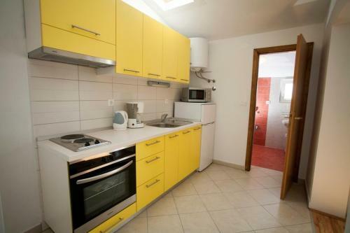 Apartments Tre?nja