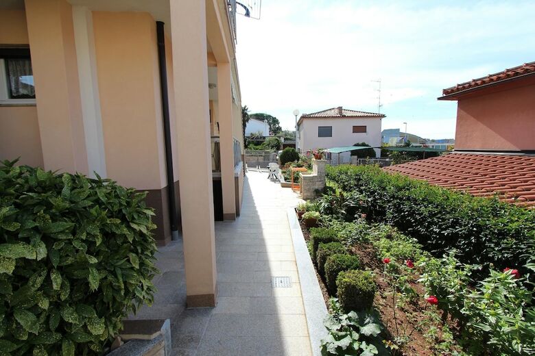 Rooms And Apartments Bella Vista