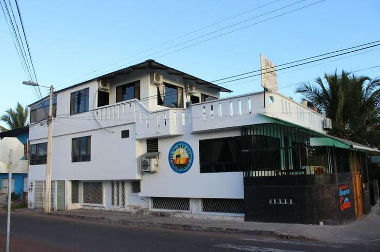 Hotel The Island Home