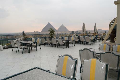 Pyramids Plaza Hotel