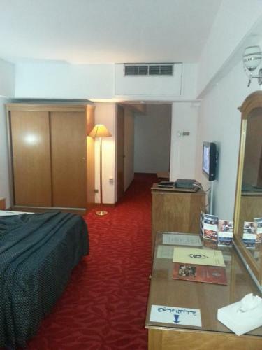 Pyramids Plaza Hotel