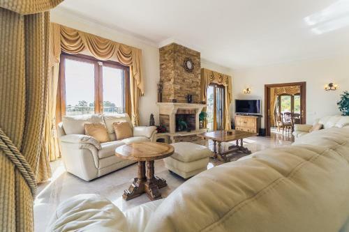 Luxury Villa With Heated Pool & Hot Tub
