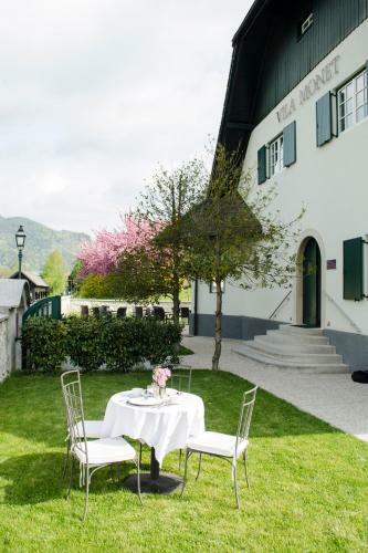 Hostal Vila Monet