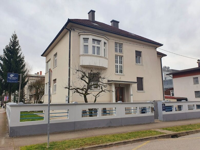 Hostal B&B Vila Teslova
