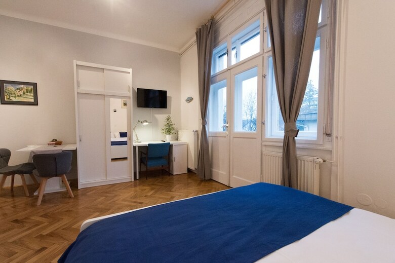 Hostal B&B Vila Teslova