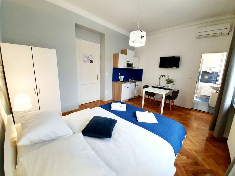 Hostal B&B Vila Teslova