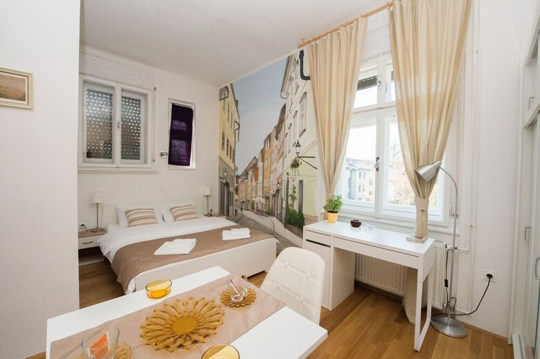 Hostal B&B Vila Teslova