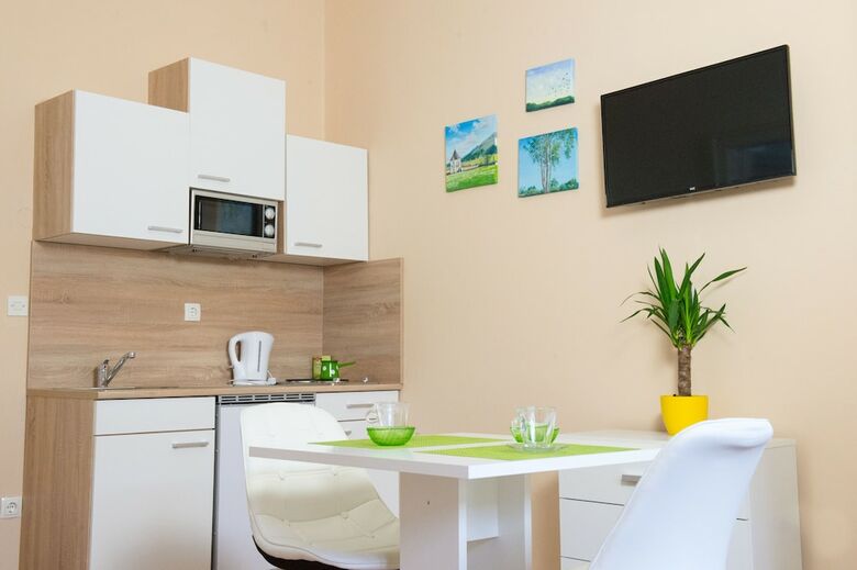 Hostal B&B Vila Teslova