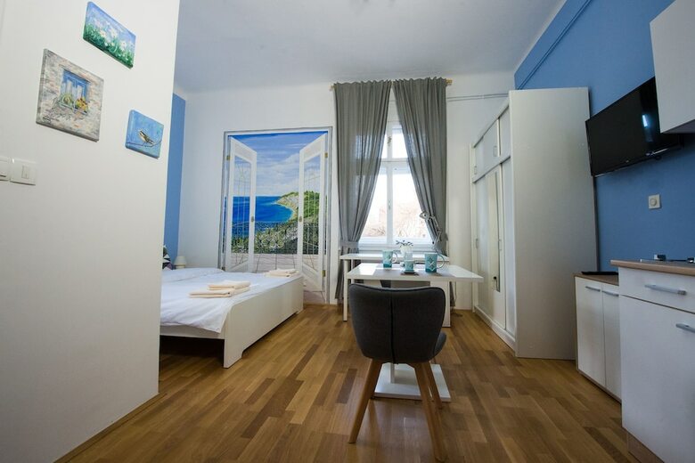 Hostal B&B Vila Teslova