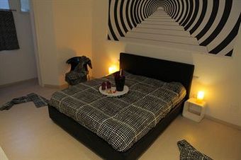 Bed & Breakfast Chroma