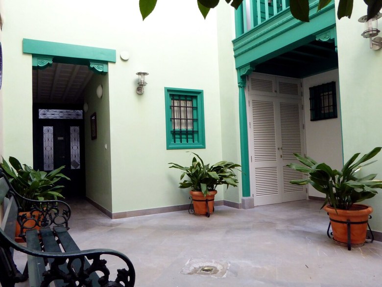 Laurel Suites Apartments
