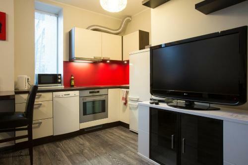 J�e Apartments