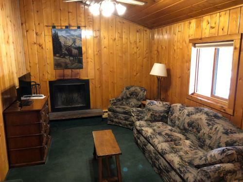 Lodge Amberwood