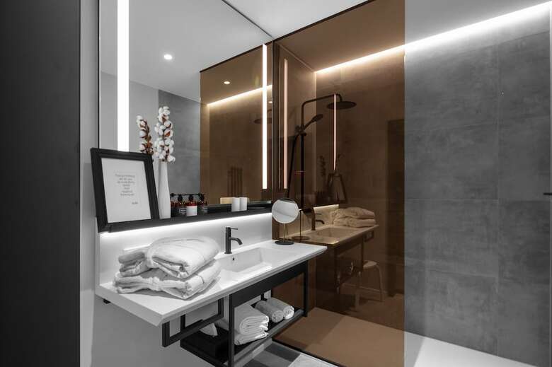 Ea Hotel M�nes