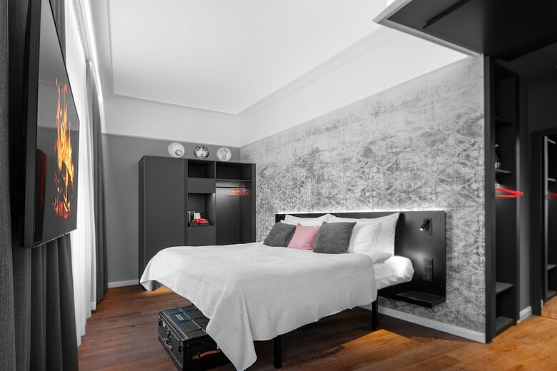 Ea Hotel M�nes