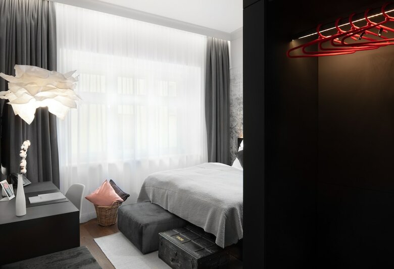 Ea Hotel M�nes