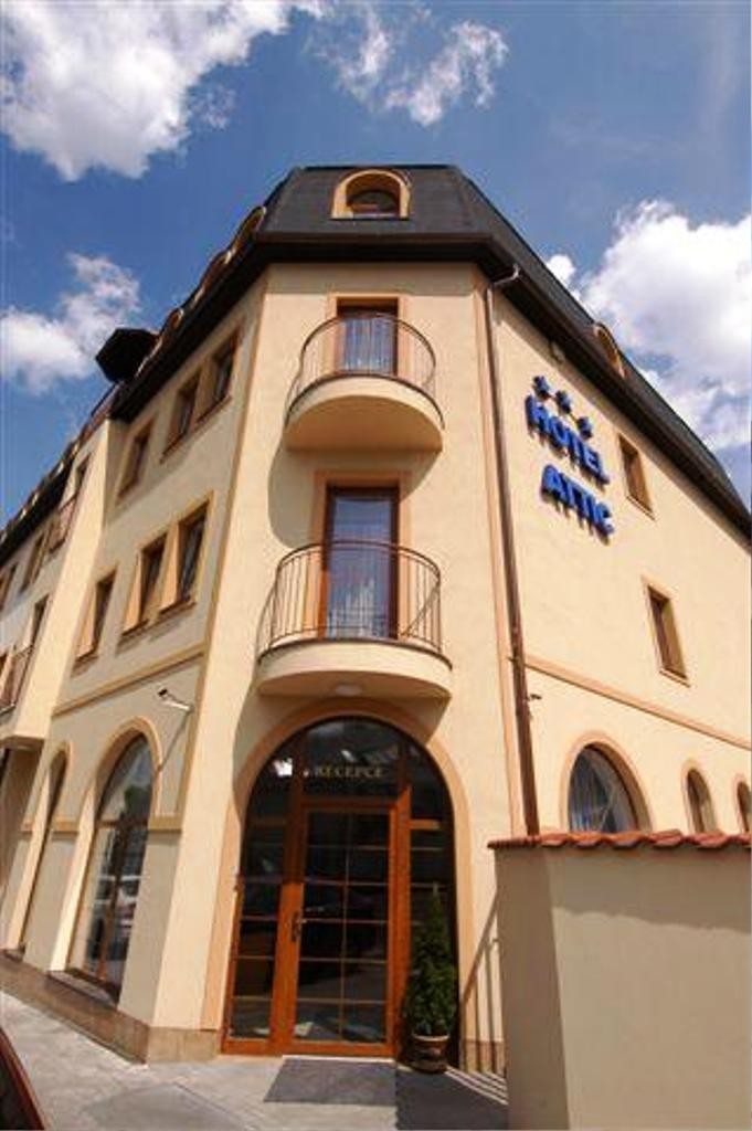 Attic Hotel
