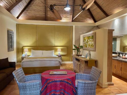 Hotel Coco Grove Beach Resort, Siquijor Island