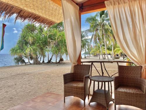 Hotel Coco Grove Beach Resort, Siquijor Island