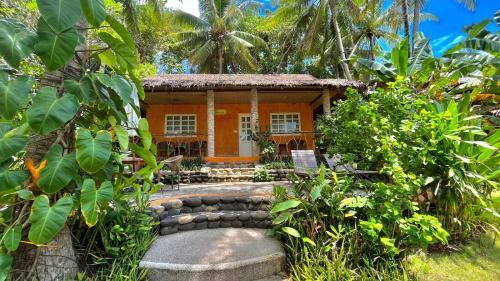 Hotel Coco Grove Beach Resort, Siquijor Island