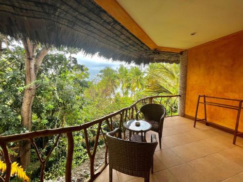 Hotel Coco Grove Beach Resort, Siquijor Island