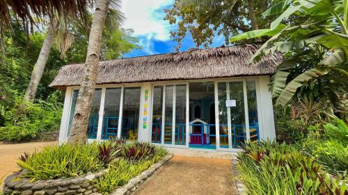 Hotel Coco Grove Beach Resort, Siquijor Island
