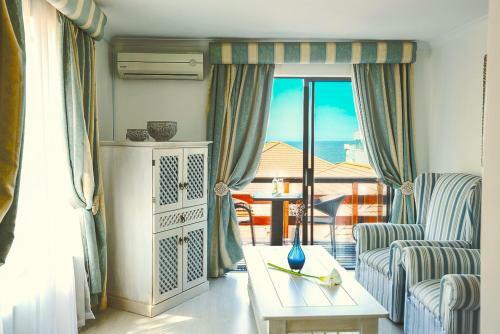 Misty Waves Boutique Hotel