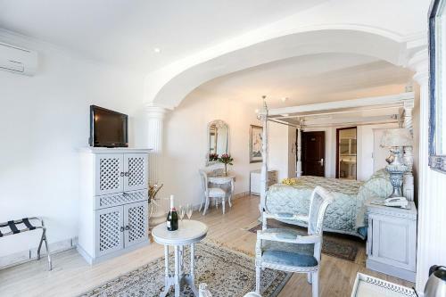 Misty Waves Boutique Hotel
