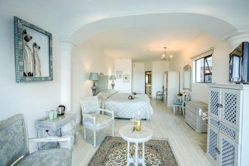 Misty Waves Boutique Hotel