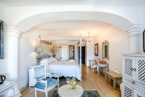 Misty Waves Boutique Hotel