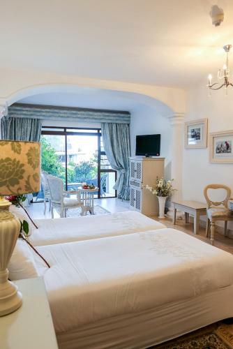 Misty Waves Boutique Hotel