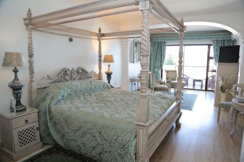 Misty Waves Boutique Hotel