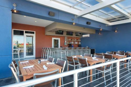 Hotel Springhill Suites Orange Beach At The Wharf