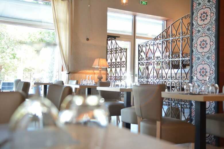 Hotel H�tel Le Grillon