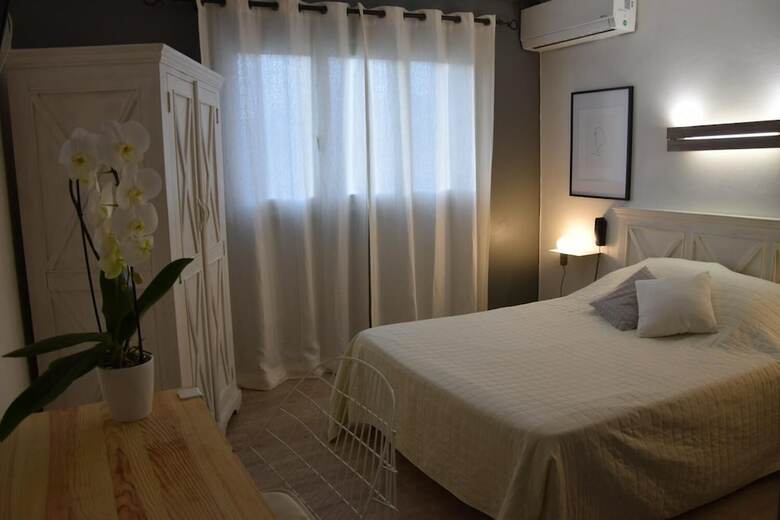 Hotel H�tel Le Grillon