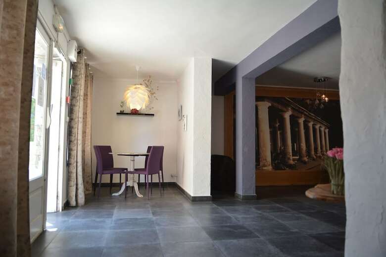 Hotel H�tel Le Grillon