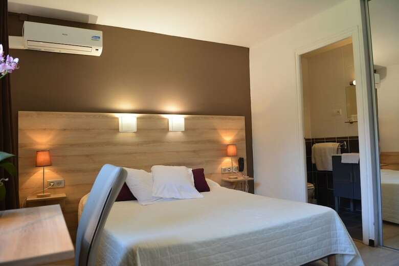 Hotel H�tel Le Grillon