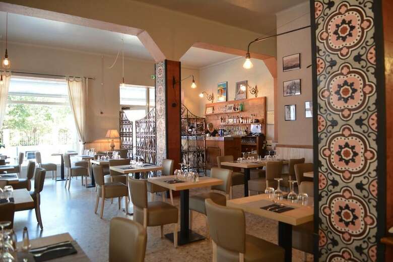 Hotel H�tel Le Grillon