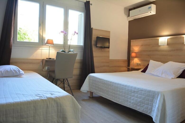 Hotel H�tel Le Grillon