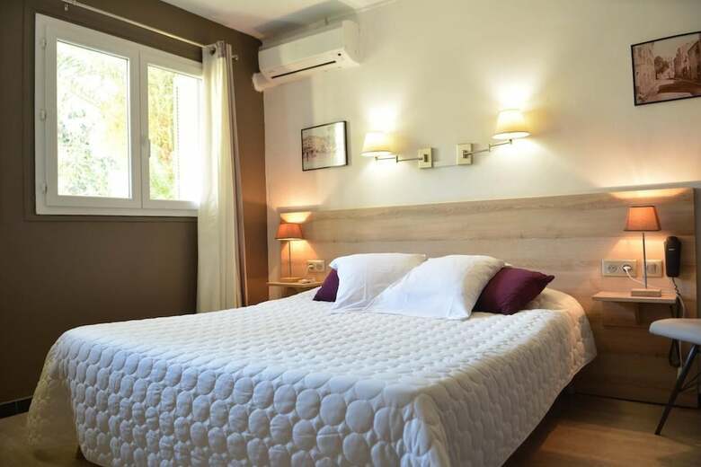Hotel H�tel Le Grillon