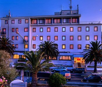 Carlton Hotel