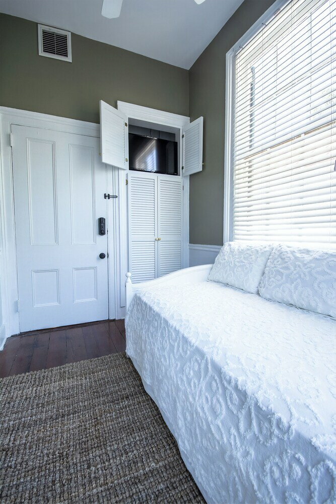 Bed & Breakfast The Ashley Inn
