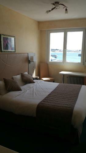 Hotel De La Mer