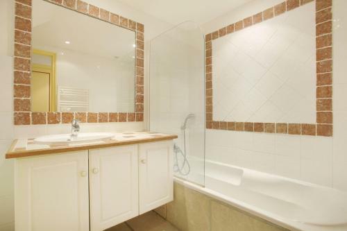 Aparthotel La Bastide Des Ch�nes