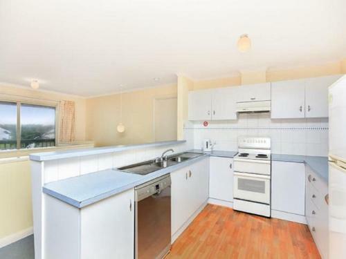 Tahren Beachfront Lodge